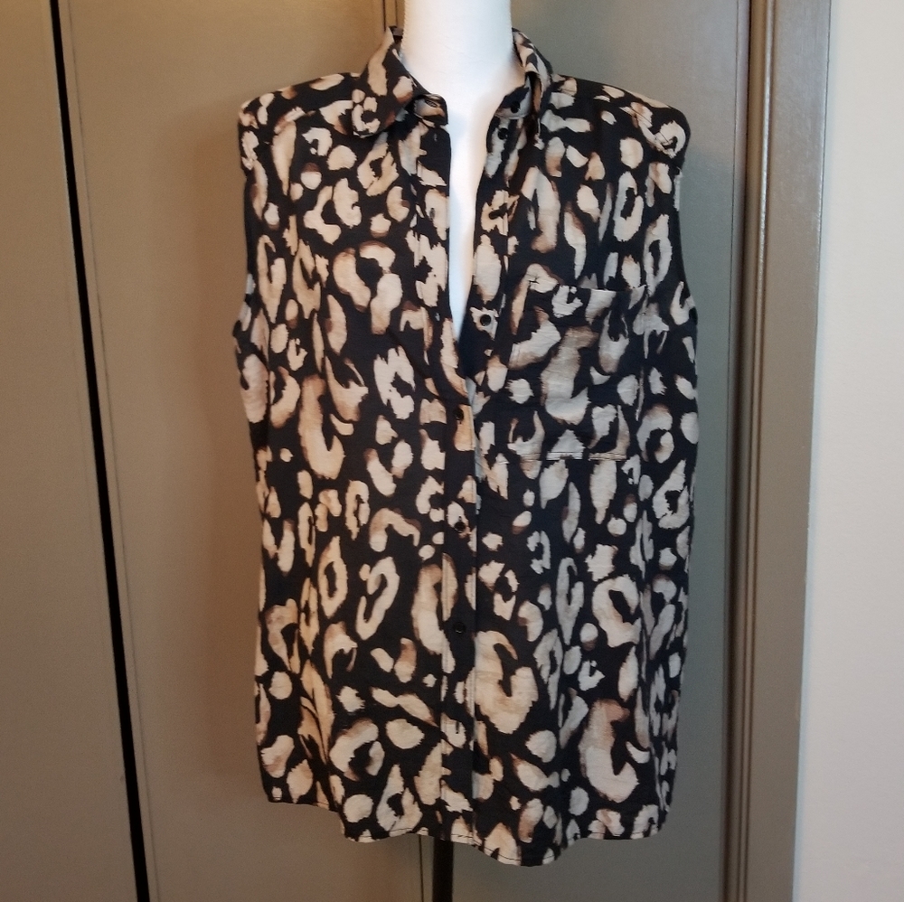 Wild western full button, pleated blouse w shoulder pads, sleeveless